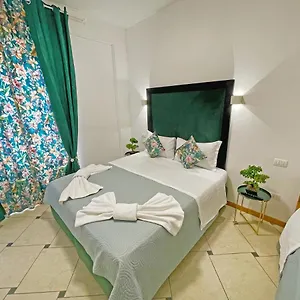 Vitti's 3 Guest house